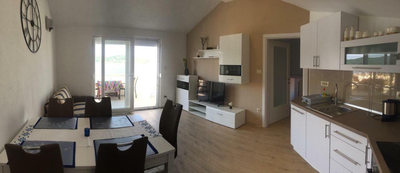Apartments And Rooms Krstina Supetarska Draga Zewnętrze zdjęcie